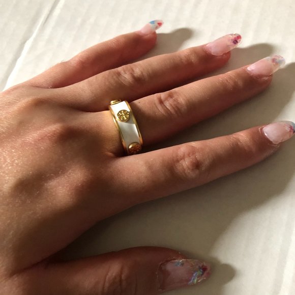 TORY BURCH KIRA ENAMEL RAISED CIRCLE LOGO - Picture 6 of 11